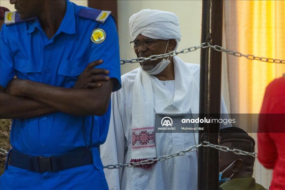 مصادر تكشف تفاصيل جديدة عن الحالة الصحية للرئيس المعزول مصادر تكشف تفاصيل جديدة عن الحالة الصحية للرئيس المعزول