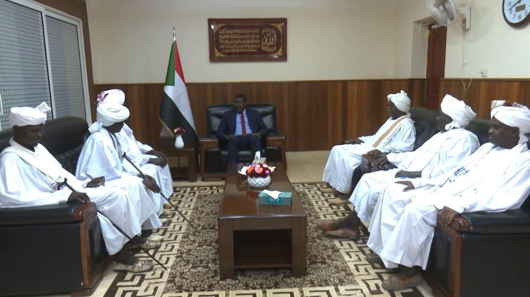 عضو السيادي الطاهر حجر يلتقي وفد الإدارات الأهلية بولايةشرق دارفور عضو السيادي الطاهر حجر يلتقي وفد الإدارات الأهلية بولايةشرق دارفور