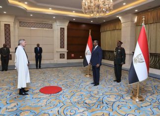 البرهان يتسلم أوراق اعتماد عدد من السفراء البرهان يتسلم أوراق اعتماد عدد من السفراء