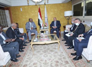 وزير النقل المكلف يلتقي نظيره المصري وزير النقل المكلف يلتقى نظيره المصري