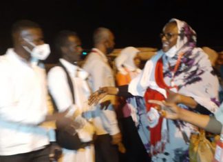 وفد من الهلال الاحمر يطمئن على سير العمل بفرعها بالبحر الأحمر وفدمن الهلال الاحمر يطمئن على سير العمل بفرعها بالبحر الأحمر