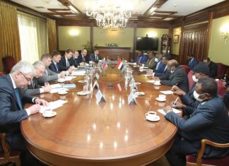 دقلو يبحث مع نائب رئيس الوزراء الروسي تفعيل الاتفاقيات الاقتصادية دقلو يبحث مع نائب رئيس الوزراء الروسي تفعيل الاتفاقيات الاقتصادية