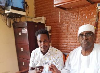 عدد من الصحفيين الرياضيين يتسلمون بطاقات الإتحاد الدولي للصحافة الرياضية عدد من الصحفيين الرياضيين يتسلمون بطاقات الإتحاد الدولي للصحافة الرياضية