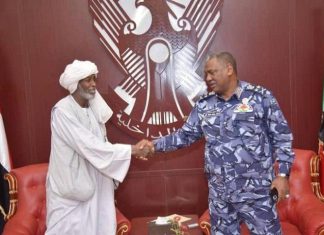 وزير الداخلية المكلف يلتقي رئيس المجلس الاعلى لنظارات البجا وزير الداخلية المكلف يلتقي رئيس المجلس الاعلى لنظارات البجا