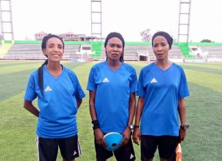 طاقم تحكيم نسائي سوداني لمباراة يوغندا وإثيوبيا طاقم تحكيم نسائي سوداني لمباراة يوغندا وإثيوبيا