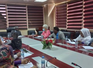 وكيل التخطيط المكلف بوزارة المالية يلتقي المدير القطري لـ(إيفاد) وكيل التخطيط المكلف بوزارة المالية يلتقي المدير القطري لـ(إيفاد)