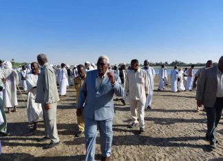 والي نهر النيل يؤدي واجب العزاء في شهداء مدرسة البسلي والي نهر النيل يؤدي واجب العزاء في شهداء مدرسة البسلي