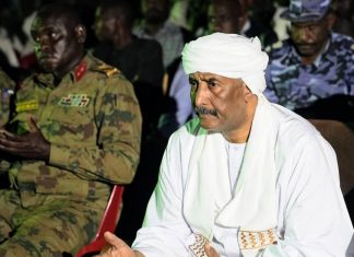 القائد العام يؤدي واجب العزاء في الشهيد الرقيب ميرغني الجيلي القائد العام يؤدي واجب العزاء في الشهيد الرقيب ميرغني الجيلي