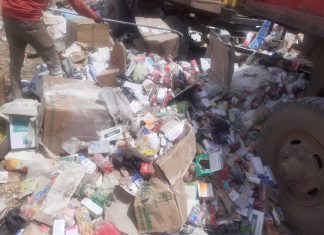 المواصفات تبيد 16 طنا من المواد الغذائية والأدوية بولاية سنار المواصفات تبيد ١٦ طنا من المواد الغذائية والأدوية بولاية سنار