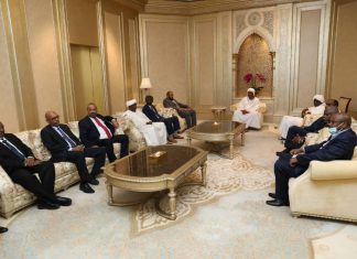 رئيس مجلس السيادة الانتقالي يلتقي وفد الجالية السودانية بدولة الإمارات رئيس مجلس السيادة الانتقالي يلتقي وفد الجالية السودانية بدولة الإمارات