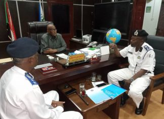 والي الجزيرة يبحث تنفيذحملات مرورية لضبط حركة المرور والي الجزيرة يبحث تنفيذحملات مرورية لضبط حركة المرور