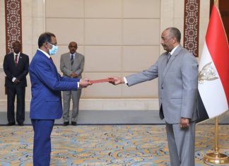 رئيس مجلس السيادة يتسلم أوراق اعتماد عدد من السفراء رئيس مجلس السيادة يتسلم أوراق اعتماد عدد من السفراء