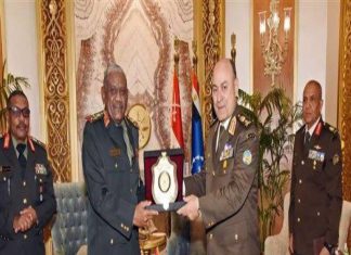 رئيس هيئة الأركان يلتقي رئيس أركان حرب القوات المصرية رئيس هيئة الأركان يلتقي رئيس أركان حرب القوات المصرية