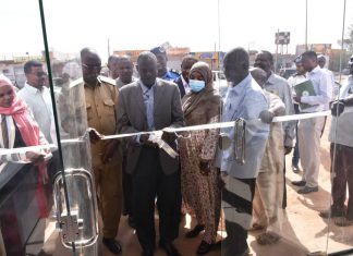 والي الخرطوم يوجه باتخاذ تدابير كافية لاستدامة توفير السلع الأساسية والي الخرطوم يوجه باتخاذ تدابير كافية لاستدامة توفير السلع الأساسية