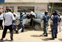 النهب والترويع في الخرطوم.. القوات النظامية في دائرة الاتهام النهب والترويع في الخرطوم.. القوات النظامية في دائرة الاتهام