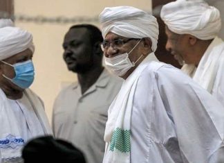 هيئة الدفاع: الوضع الصحي للبشير يستدعي نقله لسكن خاص هيئة الدفاع: الوضع الصحي للبشير يستدعي نقله لسكن خاص