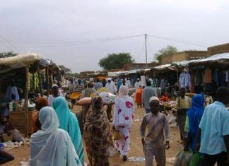 بسبب التتريس وارتفاع الدولار.. أسواق كبرى تغلق أبوابها في وجه الجمهور بسبب التتريس وارتفاع الدولار.. أسواق كبرى تغلق أبوابها في وجه الجمهور