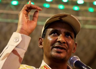 حميدتي: إذا أردنا أن نتعامل بالشارع سنخرج الملايين حميدتي: إذا أردنا أن نتعامل بالشارع سنخرج الملايين