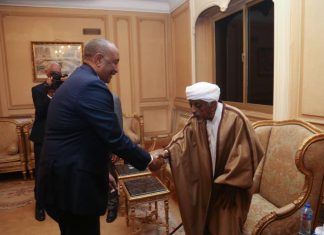 البرهان يزور مولانا محمد عثمان الميرغني بمقر إقامته بالقاهرة البرهان يزور مولانا محمد عثمان الميرغني بمقر إقامته بالقاهرة