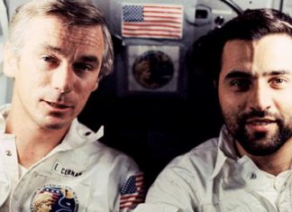 “ناسا” تفتح عينة سُحبت من تربة القمر قبل نصف قرن "ناسا" تفتح عينة سُحبت من تربة القمر قبل نصف قرن