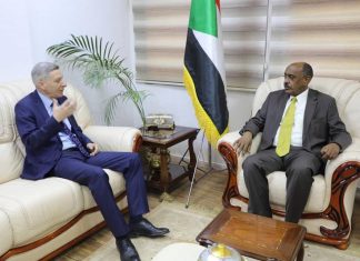 وزير الخارجية المكلف يلتقي سفير الجزائر لدى الخرطوم وزير الخارجية المكلف يلتقي سفير الجزائر لدى الخرطوم