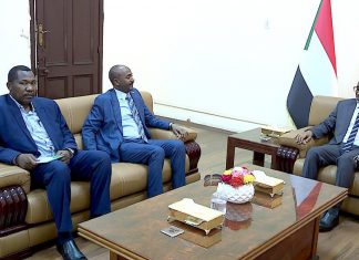 عضو السيادي عبدالباقي يطلع على قضايا صادر الثروة الحيوانية عضو السيادي د.عبدالباقي يطلع على قضايا صادر الثروة الحيوانية