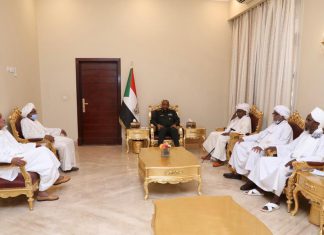 البرهان يشيد بجهود مجلس حكماء السودان في حل الأزمة السياسية الراهنة البرهان يشيد بجهود مجلس حكماء السودان في حل الأزمة السياسيةالراهنة