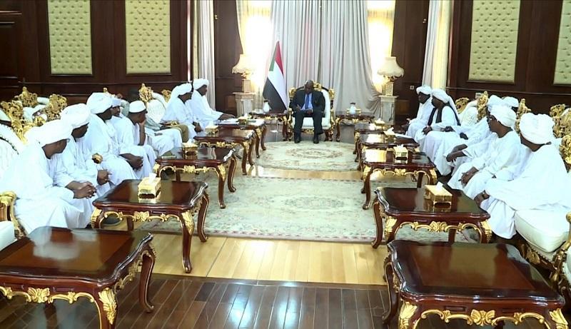 أبوالقاسم برطم يلتقي وفد تجمع اتحاد مزارعي القطاع المطري بالبلاد أبوالقاسم برطم يلتقي وفد تجمع اتحاد مزارعي القطاع المطري بالبلاد