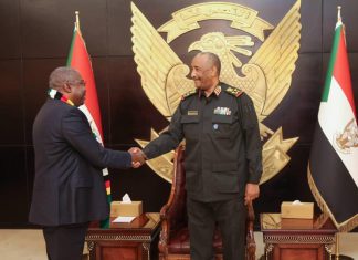 رئيس مجلس السيادة يتسلم رسالة خطية من رئيس زيمبابوي رئيس مجلس السيادة يتسلم رسالة خطية من الرئيس الزيمبابوي