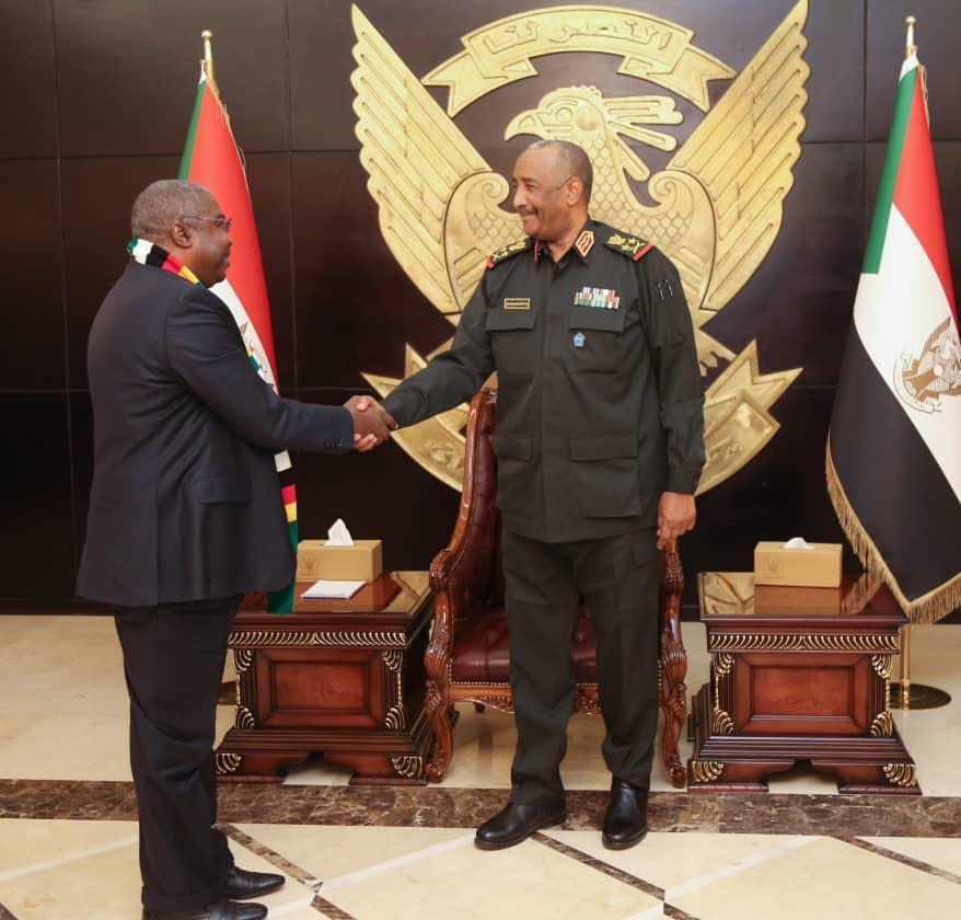 رئيس مجلس السيادة يتسلم رسالة خطية من الرئيس الزيمبابوي رئيس مجلس السيادة يتسلم رسالة خطية من الرئيس الزيمبابوي