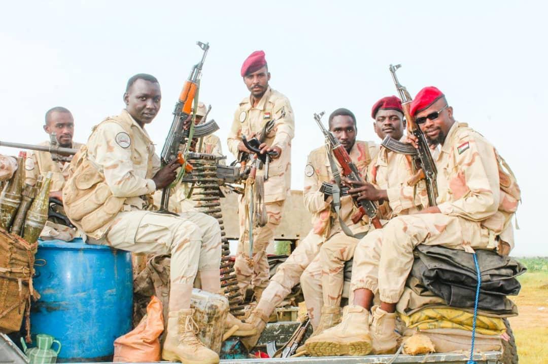 قوات الدعم السريع تدفع بتعزيزات عسكرية لتأمين طريق الفاشر قوات الدعم السريع تدفع بتعزيزات عسكرية لتأمين طريق الفاشر