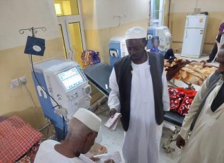 ابو حمد تدعم مرضى السرطان وغسيل الكلى بمبالغ مالية ابو حمد تدعم مرضى السرطان وغسيل الكلى بمبالغ مالية