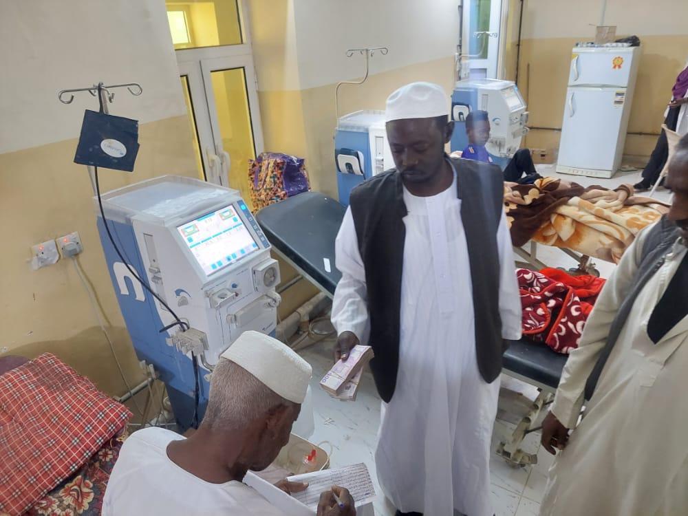 ابو حمد تدعم مرضى السرطان وغسيل الكلى بمبالغ مالية ابو حمد تدعم مرضى السرطان وغسيل الكلى بمبالغ مالية