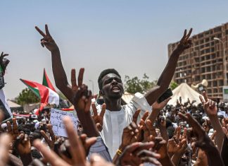 مدن السودان تنتفض في الذكرى الثالثة لإنتفاضة 6 أبريل مدن السودان تنتفض في الذكرى الثالثة لإنتفاضة 6 أبريل