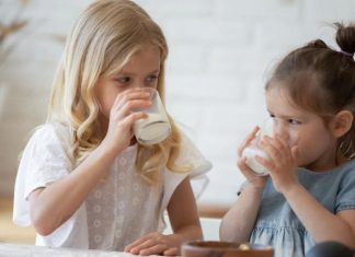 أعراض نقص فيتامين د عند طفلك أعراض نقص فيتامين د عند طفلك