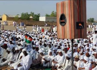 العيد بالسودان: إحتشاد المصليين وتبادل الزيارات بعد عزلة كورونا العيد بالسودان:إحتشاد المصليين وتبادل الزيارات بعد عزله كورونا