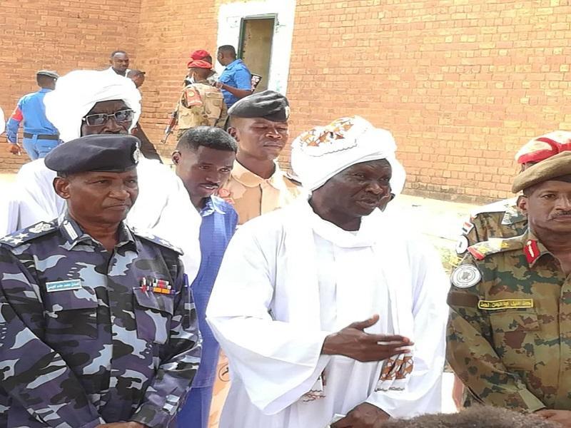 والي وسط دارفور يتفقد عدد من المؤسسات والي وسط دارفور يتفقد عدد من المؤسسات