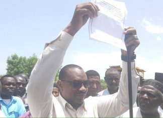 حاكم اقليم النيل الأزرق يزور النازحين واللاجئين بمنطقة أولو حاكم اقليم النيل الأزرق يزور النازحين واللاجئين بمنطقة أولو