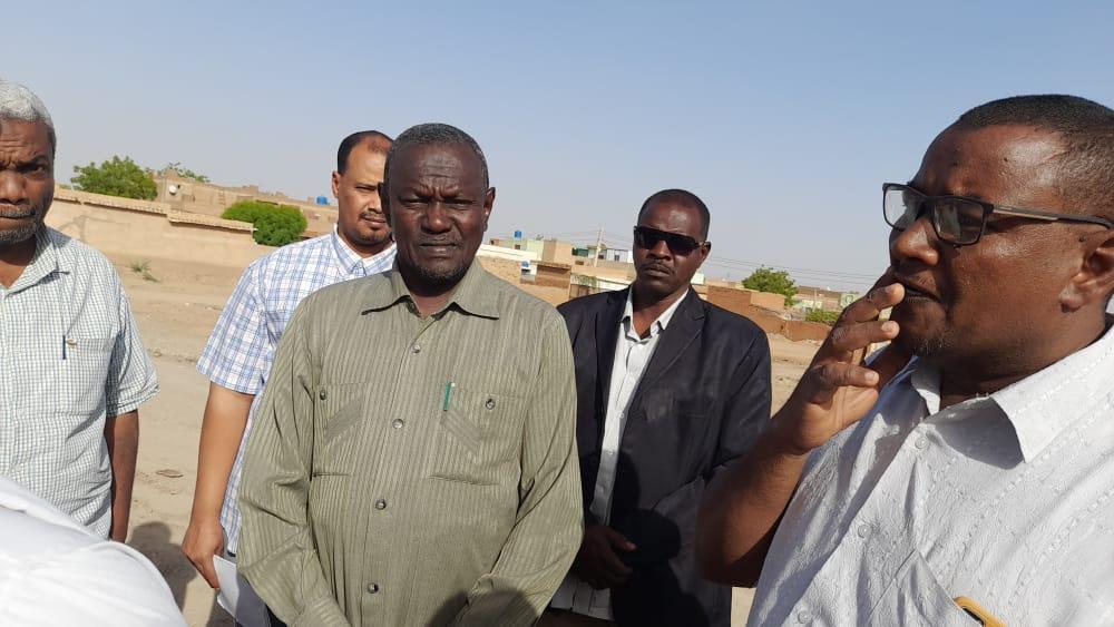 والي الخرطوم يقف على أطول جسرواقي من الفيضان بضفاف النيل والي الخرطوم يقف على أطول جسرواقي من الفيضان بضفاف النيل