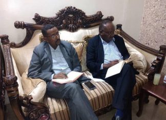 والي النيل الأبيض يبحث مع شركة سوار الاستثمار بالولاية والي النيل الأبيض يبحث مع شركة سوار الاستثمار بالولاية