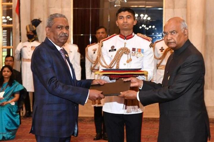 عبدالله عمر سفيراً ومفوضاً فوق العادة لدى الهند عبدالله عمر سفيراً ومفوضاً فوق العادة لدى الهند