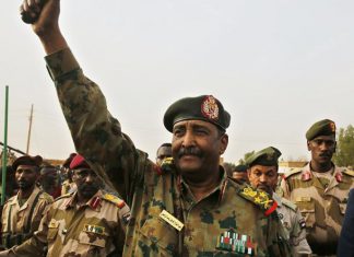 (الأمن والدفاع) يوجه القوات النظامية بحسم التفلتات والظواهر السالبة (الأمن والدفاع) يوجه القوات النظامية بحسم التفلتات والظواهر السالبة