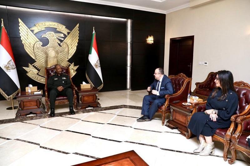 البرهان يؤكد أزلية العلاقات السودانية المصرية