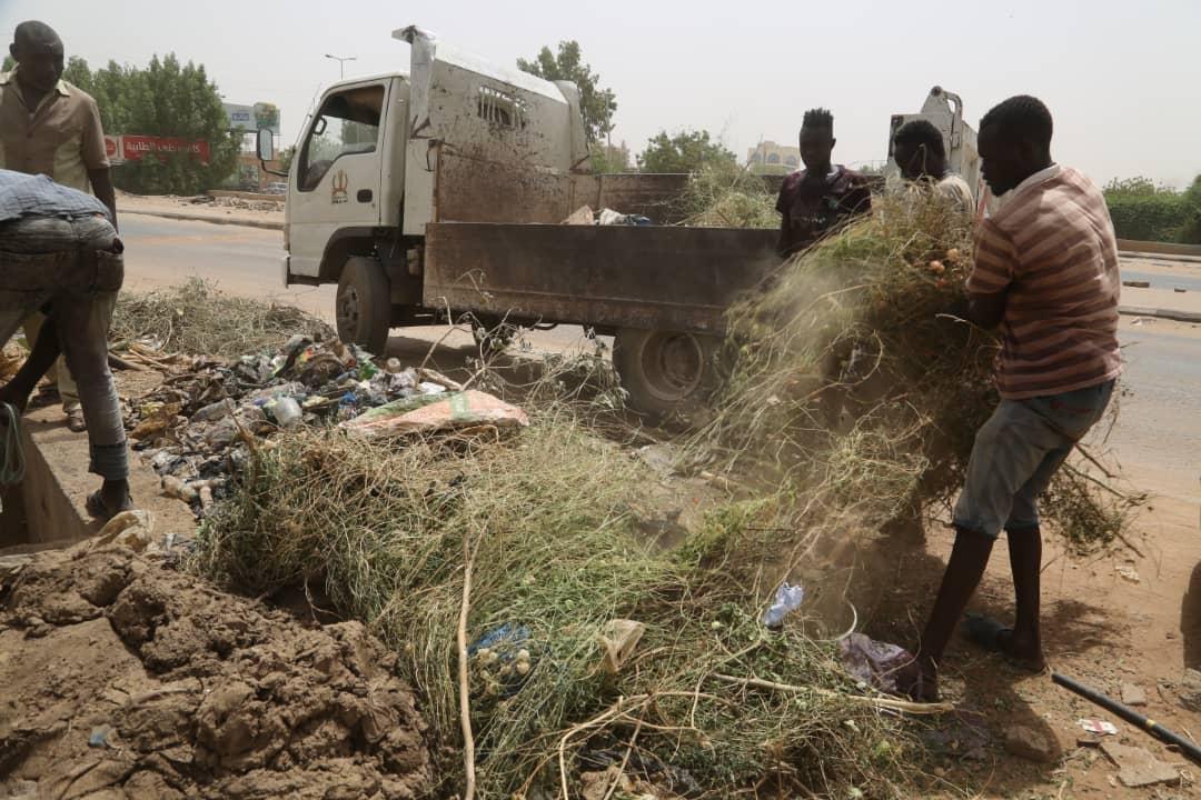 الطرق والجسور بوالخرطوم تؤكد مواصلة نظافة مصارف المياه والطرق الطرق والجسور بوالخرطوم تؤكد مواصلة نظافة مصارف المياه والطرق