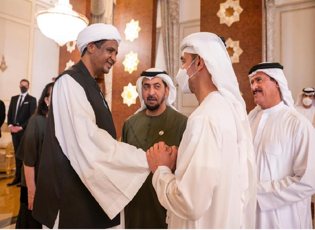 دقلو يقدم واجب العزاء في وفاة الشيخ خليفة بن زايد دقلو يقدم واجب العزاء في وفاة الشيخ خليفة بن زايد