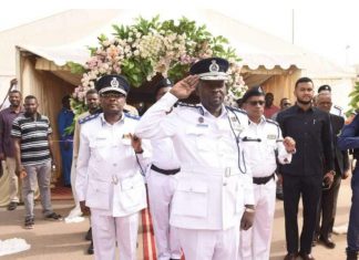 المدير العام لقوات الشرطة بالإنابة يفتتح معرض المرور التقني المدير العام لقوات الشرطة بالإنابة يفتتح معرض المرور التقني