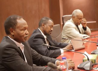 وزير الطرق والجسور يلتقي وفد الاداره الاهليه بعد الفرسان الكبرى وزير الطرق والجسور يلتقي وفد الاداره الاهليه بعد الفرسان الكبرى