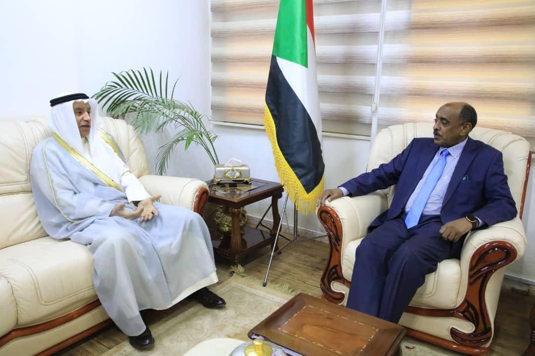 وزير الخارجية المكلف يلتقي السفير الكويتي وزير الخارجية المكلف يلتقي السفير الكويتي