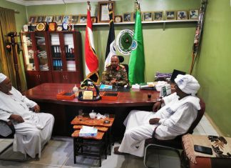 مستشار إتحاد الكرة وقادة إتحاد الأبيض يلتقون قائد الهجانة مستشار إتحاد الكرة وقادة إتحاد الأبيض يلتقون قائد الهجانة