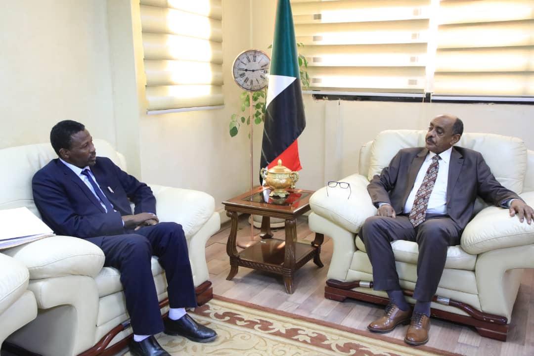 وزير الخارجية يلتقي الأمين العام للمجلس القومي لرعاية الطفولة وزير الخارجية يلتقي الأمين العام للمجلس القومي لرعاية الطفولة